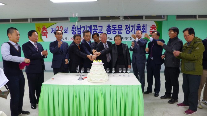 케이크절단과 샴페인 축하